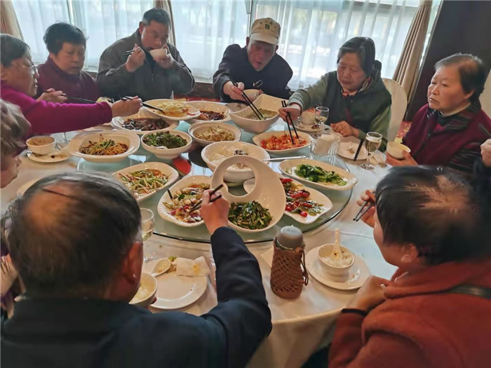綿陽(yáng)中旅假日旅行社舉行新疆南疆專(zhuān)列(漠河專(zhuān)列)華陽(yáng)避暑線(xiàn)路推薦會(huì)暨客戶(hù)答謝會(huì)