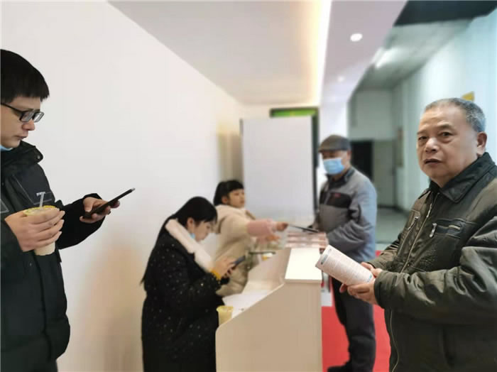 四川中青旅綿陽(yáng)分社、綿陽(yáng)市中旅假日旅行社、綿陽(yáng)自來(lái)文化傳播有限公司24H自助售貨服務(wù)盛大開(kāi)業(yè)
