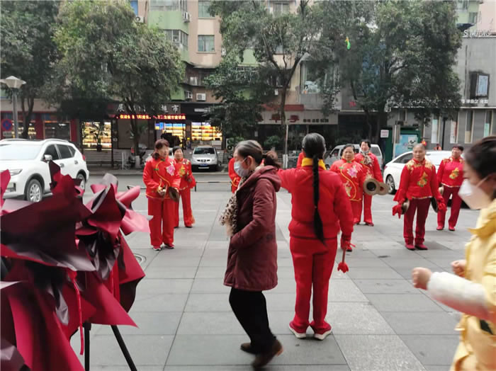 四川中青旅綿陽(yáng)分社、綿陽(yáng)市中旅假日旅行社、綿陽(yáng)自來(lái)文化傳播有限公司24H自助售貨服務(wù)盛大開(kāi)業(yè)