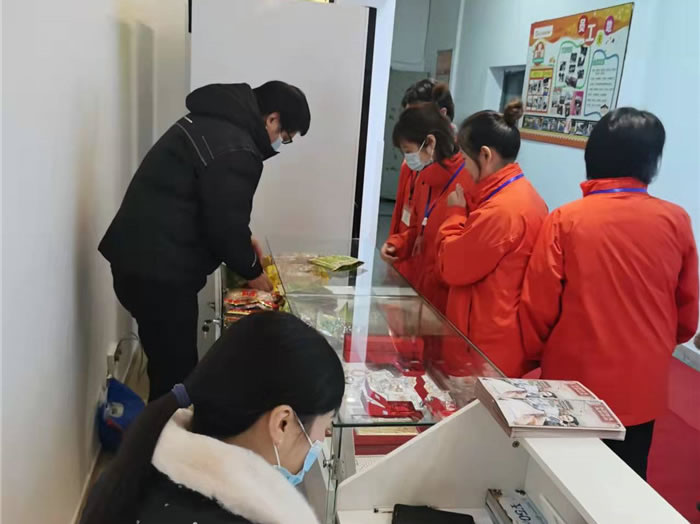 四川中青旅綿陽(yáng)分社、綿陽(yáng)市中旅假日旅行社、綿陽(yáng)自來(lái)文化傳播有限公司24H自助售貨服務(wù)盛大開(kāi)業(yè)